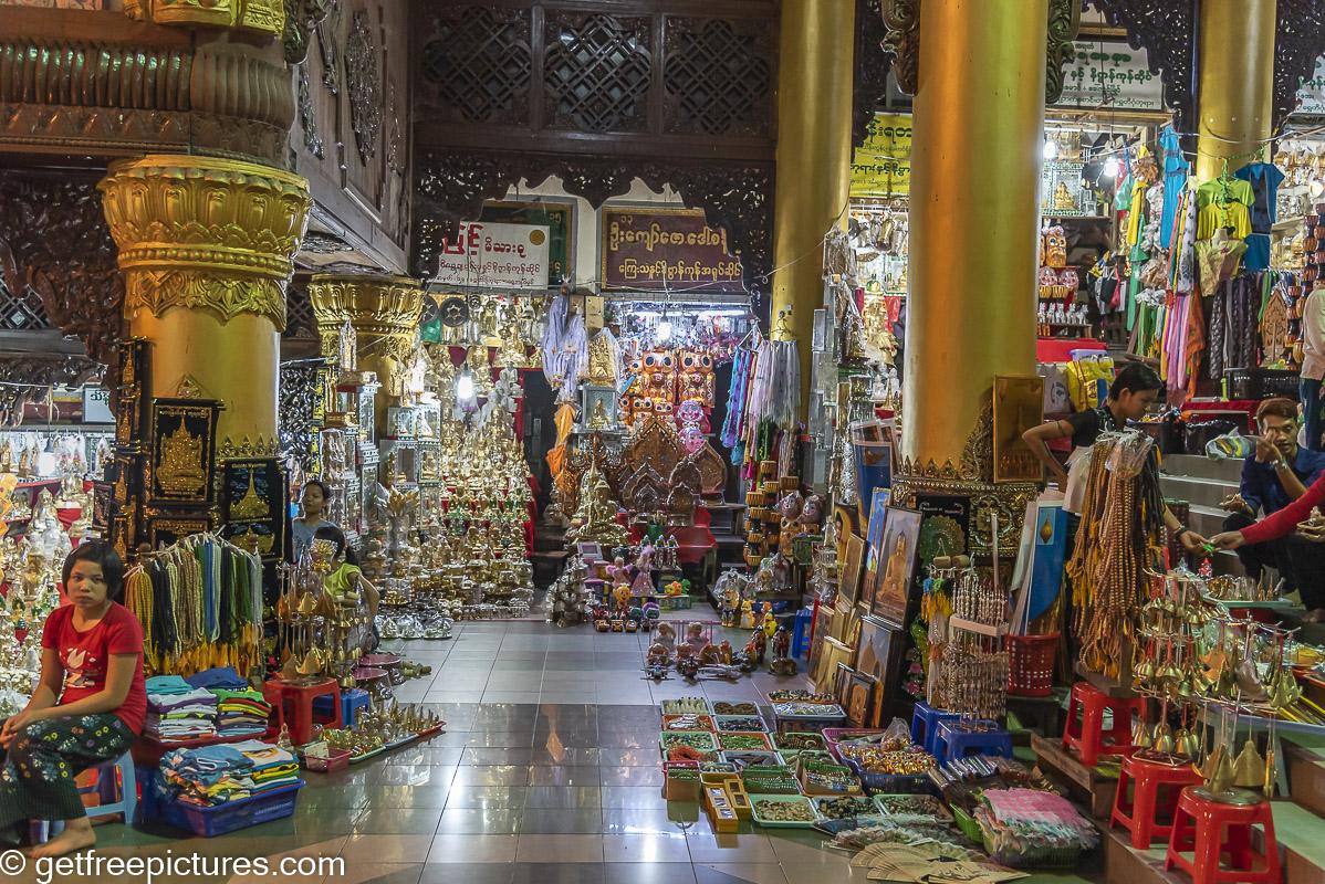 The covered stairway bazaar